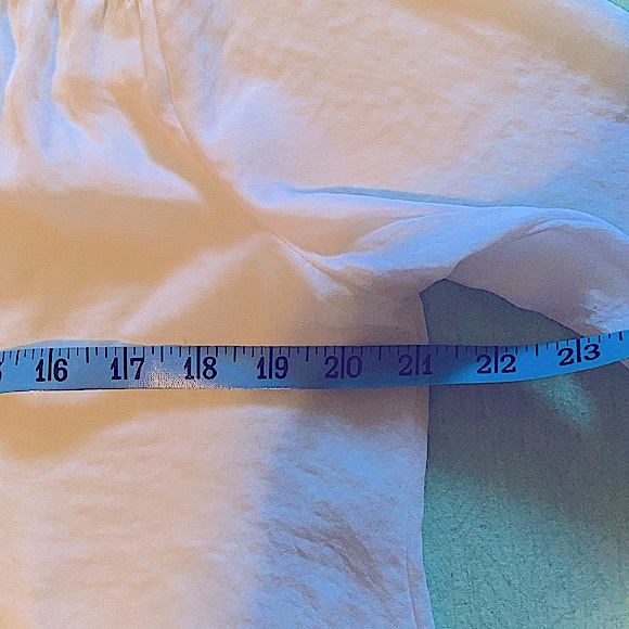 a.n.a. A New Approach white V-neck smocked-shoulder semi-sheer 3/4 sleeve top M - Picture 13 of 15